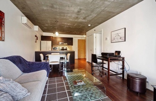 Quartier des Spectacles Condo | #165 Modern & Spacious Condo in Downtown
