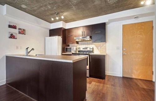 Quartier des Spectacles Condo | #165 Modern & Spacious Condo in Downtown