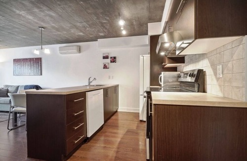 Quartier des Spectacles Condo | #165 Modern & Spacious Condo in Downtown