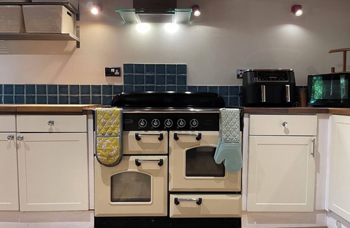 Hulland Ward House | 16th Century Water Mill, Sleeps 20, perfect for a family or friends get together