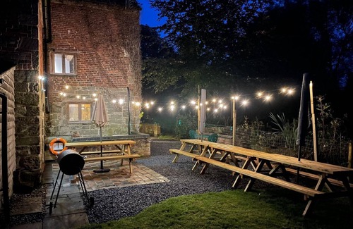 Hulland Ward House | 16th Century Water Mill, Sleeps 20, perfect for a family or friends get together
