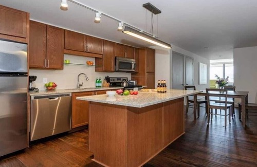Downtown Dallas Apartment | 16th FL Bold CozySuites w/pool, gym #1