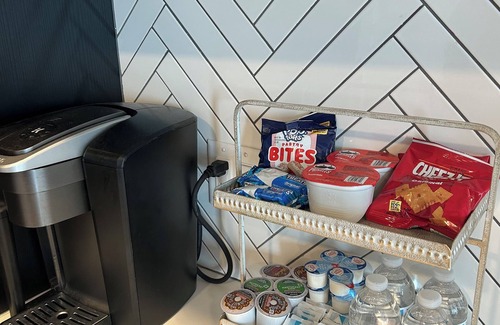 Midtown Apartment | 16th Floor 1-bedroom apartment in lovely Midtown with AC, WiFi, Pool near FOX