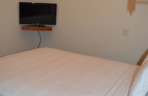 Columbia Falls Hotel | #17 3 BEDS at hotel in awesome Columbia Falls with WiFi, AC 20 mi from GNP!