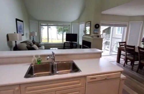 Regional District of Nanaimo Condo | #17 Tanglewood Pl - 2bd 2bth BEACH FRONT 2-level unit - Beach, sun, sand & relax