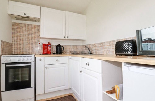Padstow Cottage | 171 ATLANTIC BAYS, with a garden in St Merryn