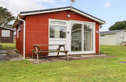Padstow Cottage | 171 ATLANTIC BAYS, with a garden in St Merryn