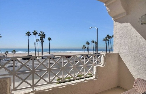 Huntington Beach House | 171 most nights, Ocean frnt Condo 1450 sq. Ft. 3 BDR 2BA ocean views all rms