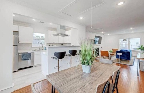 Neartown Apartment | 1711 Maryland 2KING/1BA Top Apt Duplex Pets Ok!n10 Furnished Apartments on site.