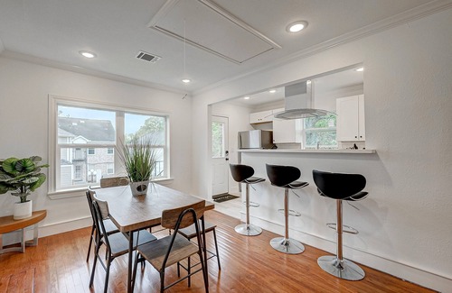 Neartown Apartment | 1711 Maryland 2KING/1BA Top Apt Duplex Pets Ok!n10 Furnished Apartments on site.