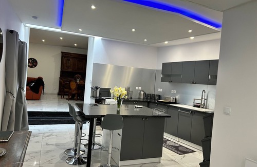 Le Dorat House | 1712Villacarre Holiday Gite