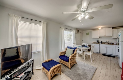 Fort Myers Beach Apartment | 17259 Whitewater - Pet Friendly Unit by Fort Myers Beach!