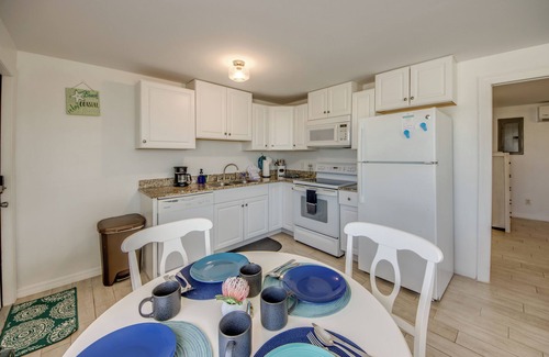 Fort Myers Beach Apartment | 17259 Whitewater - Pet Friendly Unit by Fort Myers Beach!