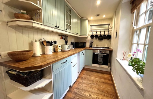 Bradford-on-Avon Cottage | 1750s cottage near Bath , 4 bed sleeps 9, Bradford on Avon, Cotswolds.