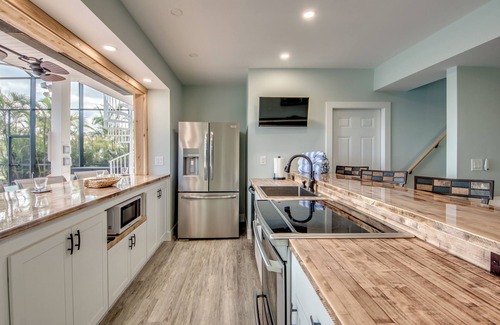 Fort Myers Beach House | 17801 Rebecca - Spacious Family Home on the Canal!