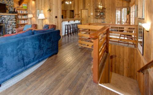 North Wawona Ski Chalet | 17B Tylers Timber Lodge