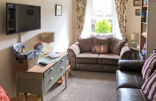 Hawes Cottage | 17th century farmhouse with open fires.