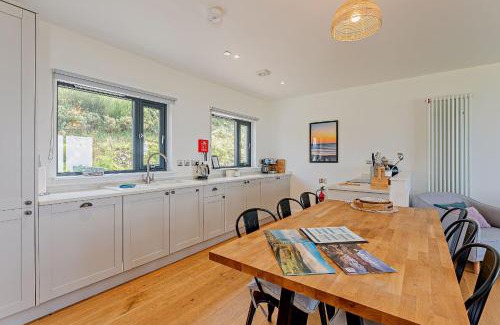 Pistyll House | 18 - 3 Bedroom Cottage - LP