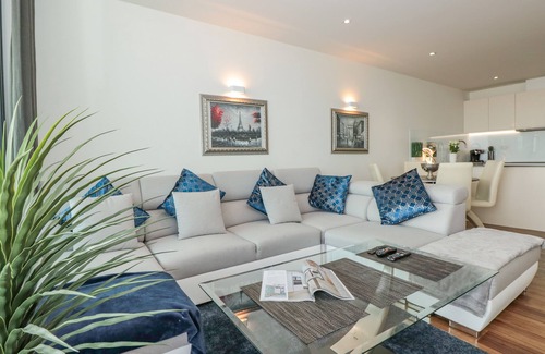 Torquay City Centre Cottage | 18 Abbey Sands