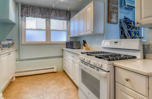 Ocean Grove Apartment | 18 ABBOTT APT - SPACIOUS GARDEN LEVEL APT - 1 block from the Beach