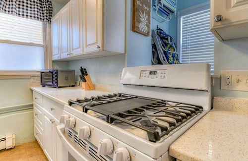 Ocean Grove Apartment | 18 ABBOTT APT - SPACIOUS GARDEN LEVEL APT - 1 block from the Beach