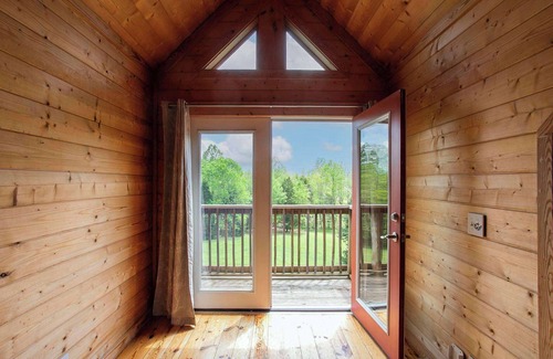 Fairview Cabin | 18-Acre Hideaway: Hot Tub