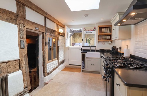 Llangollen Cottage | 18 CHURCH STREET, pet friendly, with open fire in Llangollen