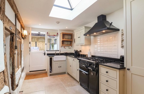 Llangollen Cottage | 18 CHURCH STREET, pet friendly, with open fire in Llangollen