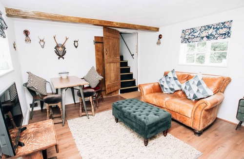 Reydon Cottage | 1800s OFF THE GRID Experience - The Cottage in the woods