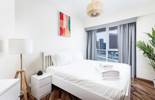 Jumeirah Lake Towers Apartment | 180° Sheik Zayed Road balcony views 2BR in JLT