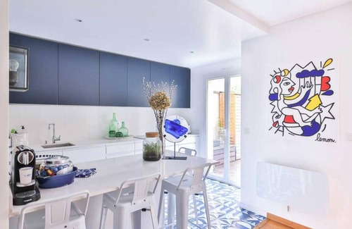 19th Arrondissement Apartment | 180m² urban gem with a terrace close to Parc des Buttes-Chaumont