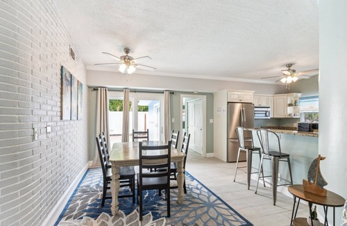 Anona House | 1818 Indian Rocks Road