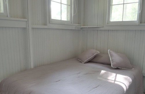 The Heights Cottage | 1880's Boathouse on a hill. Short walk to Crescent Beach.