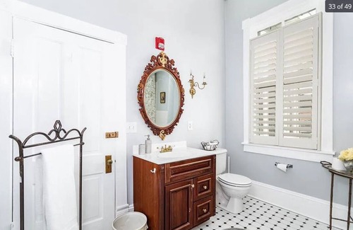 North Newport News Bed & Breakfast | 1896 Historic Bed & Breakfast Mansion with a general store