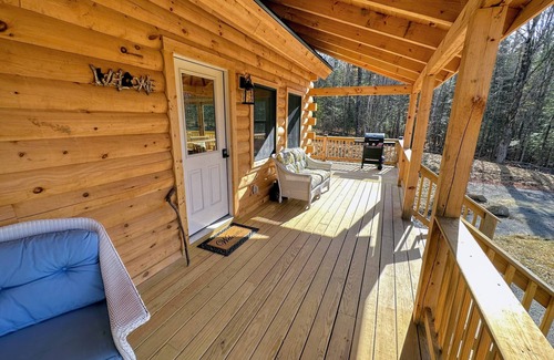 Sugar Hill Cabin | 18HA Log home close to Franconia Notch; privacy, fire pit, wifi, pool/gym passes, dog friendly!