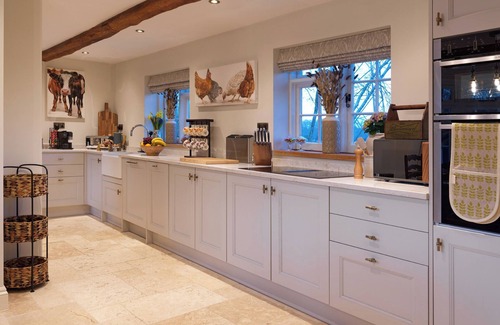 New Forest District House | 18th Century Thatched House on the Edge of the New Forest with large Jacuzzi