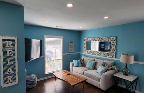 San Jacinto House | 18Th Street - Galveston Seawall Close to Attractions! Remodeled!