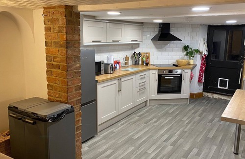 Wainfleet All Saints Cottage | 19 BARKHAM STREET, pet friendly, with hot tub in Wainfleet All Saints