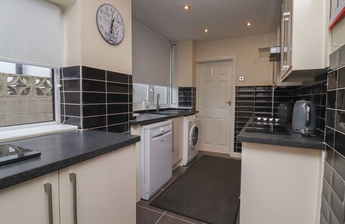 Thornton-Cleveleys Cottage | 19 SLINGER ROAD, pet friendly, with hot tub in Thornton-Cleveleys