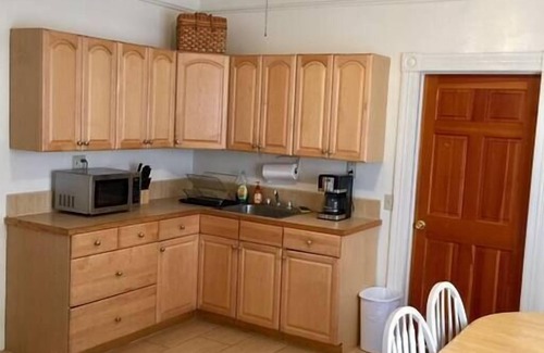 Santa Barbara House | 1905 Craftsman,3bdrms 3baths, PETS, Parking, Downtown! 2 blks State St, 7 Beach!