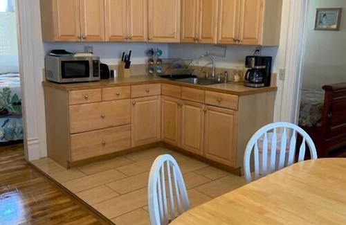 Santa Barbara House | 1905 Craftsman,3bdrms 3baths, PETS, Parking, Downtown! 2 blks State St, 7 Beach!