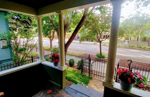 North End House | 1906 Victorian Cottage located in the heart of Hyde Park