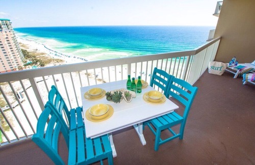 Destin Condo | 1912 | Killer Views + Tiki Bar + 3 Pools + Hot Tubs!