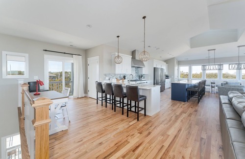 Ocean Sands House | 1920 - Captain's Corner, a stunning 11-bed Corolla, NC, private pool, game room, theatre room