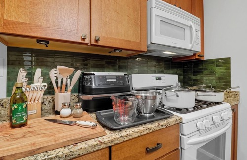 Rockford House | 1920s Cottage with Hot Tub, Fire Pit and Game Room