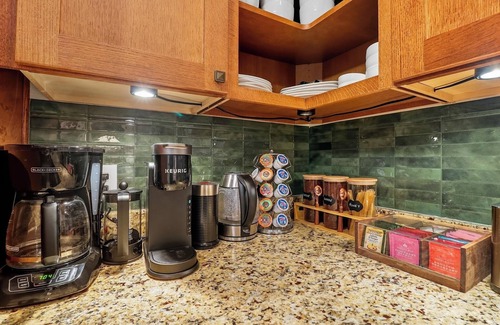 Rockford House | 1920s Cottage with Hot Tub, Fire Pit and Game Room