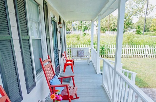 Fayetteville House | 1930's Charm in Historic Fayetteville