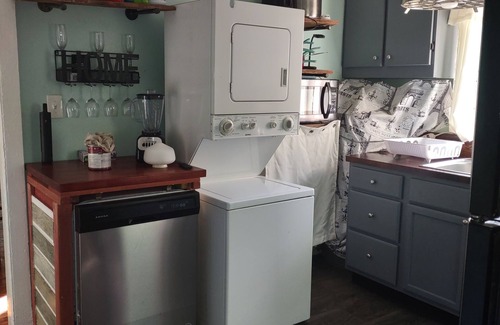 Savannah House | 1941 beach bungalow/short term corp rental/pets ok/all util 30+days