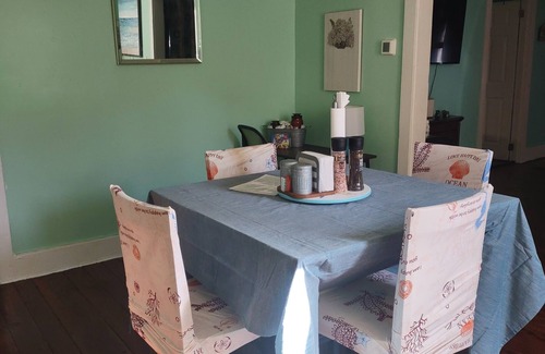 Savannah House | 1941 beach bungalow/short term corp rental/pets ok/all util 30+days