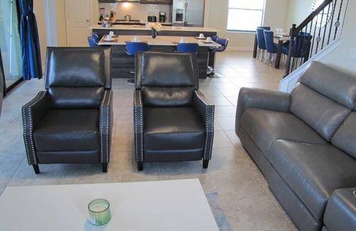 Haines City House | 194KB: Modern 6 Bedroom Pool Home Near Legoland